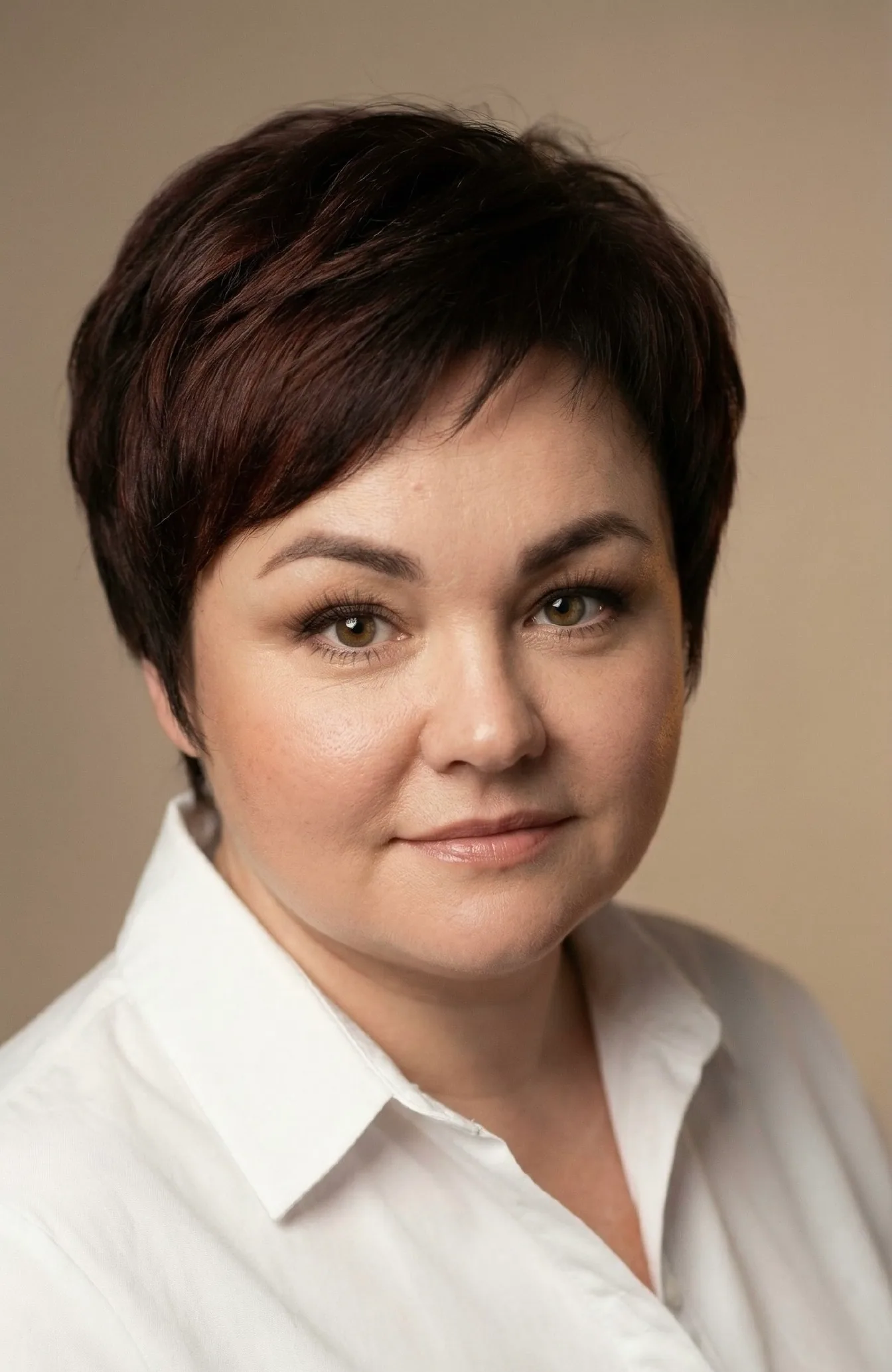 Лябина Елена - Специалист по пирсингу и
перманентному макияжу
